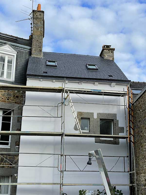 Travaux de toiture en neuf et en rénovation. Artisan Couvreur dans les Côtes-d’Armor (22). Intervention en cas de fuite d’eau sur votre toit - PROJET TOIT BRETAGNE